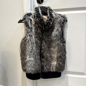 Fury vest. Sz 14/16 juniors. Had it for a long time but low use. Good condition.